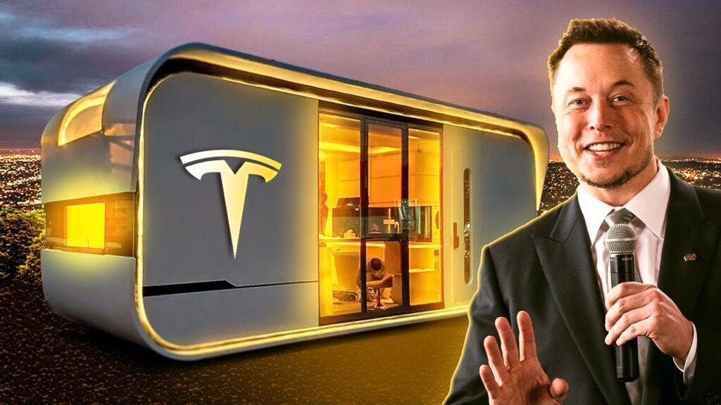 elon musk met een van zijn tiny houses op de achtergrond